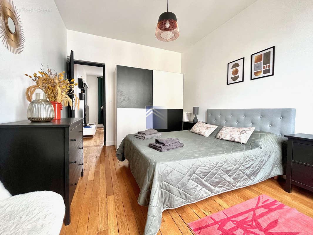 Appartement à COURBEVOIE