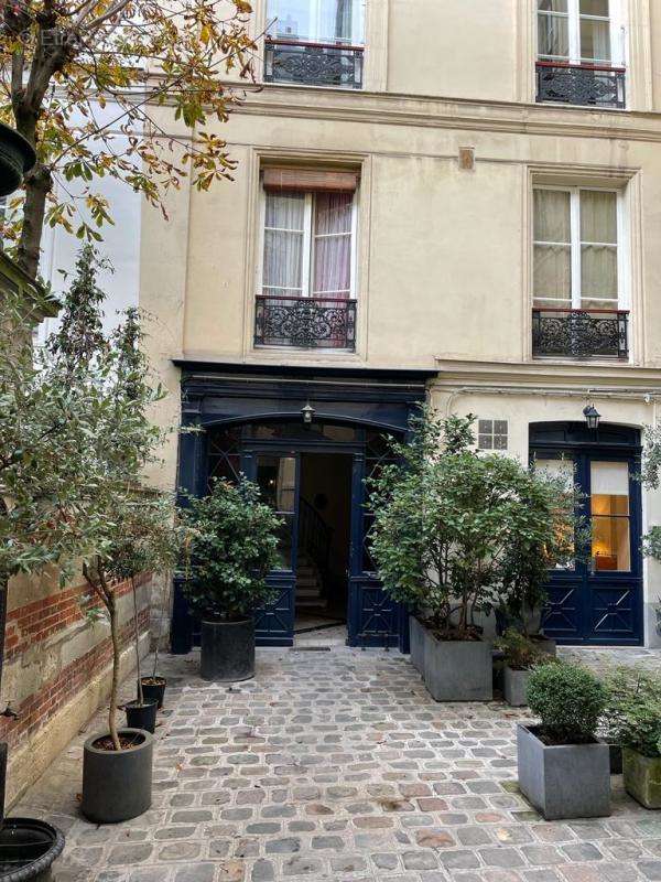 Appartement à PARIS-7E