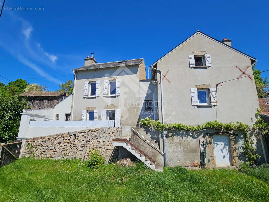 Maison à LE MAYET-DE-MONTAGNE