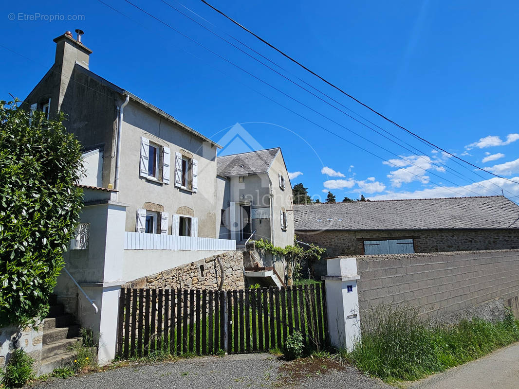 Maison à LE MAYET-DE-MONTAGNE