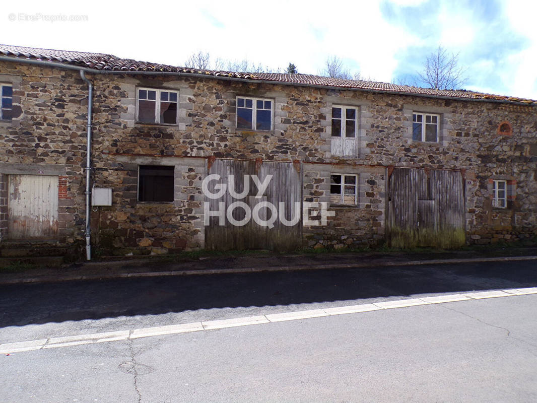 Maison à FIX-SAINT-GENEYS