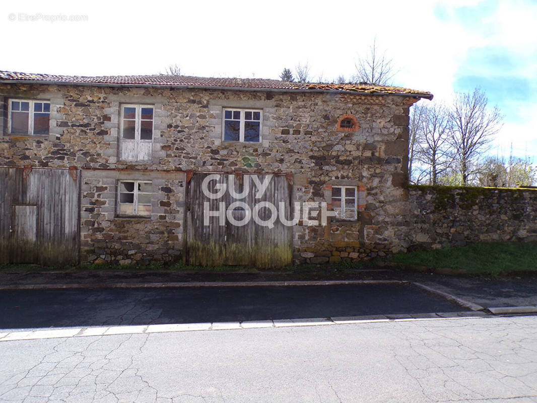 Maison à FIX-SAINT-GENEYS