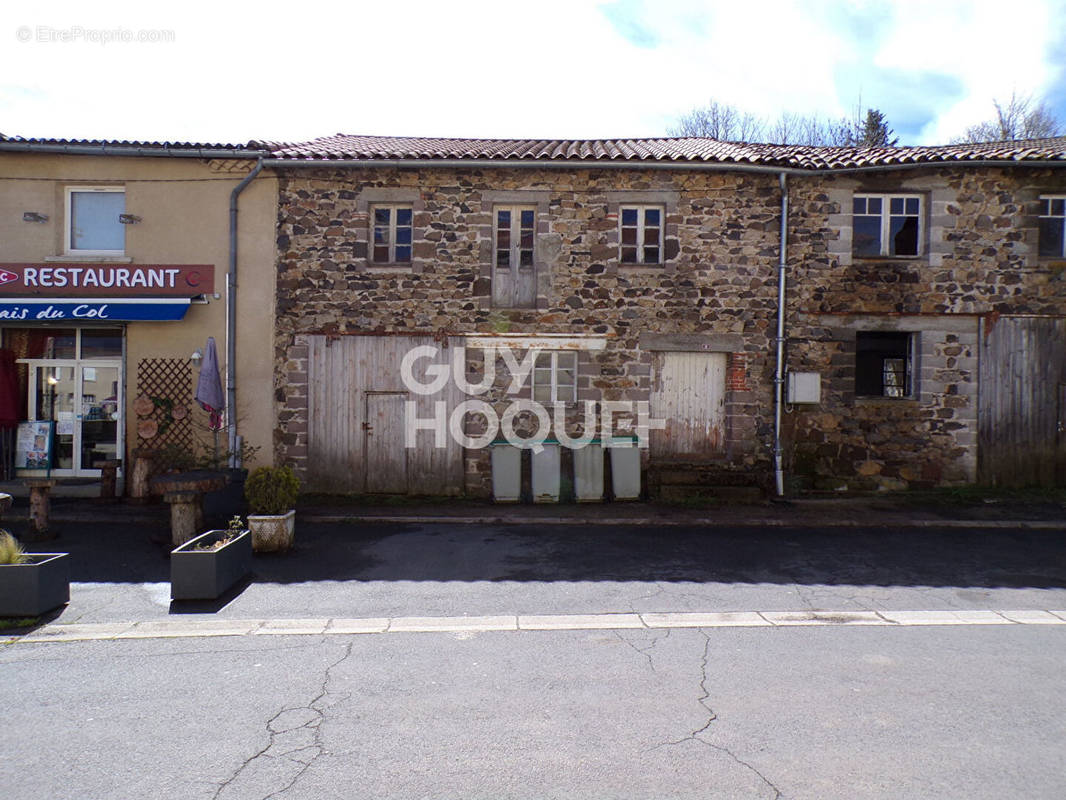 Maison à FIX-SAINT-GENEYS