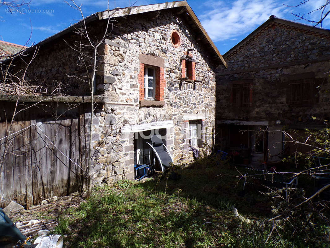 Maison à FIX-SAINT-GENEYS