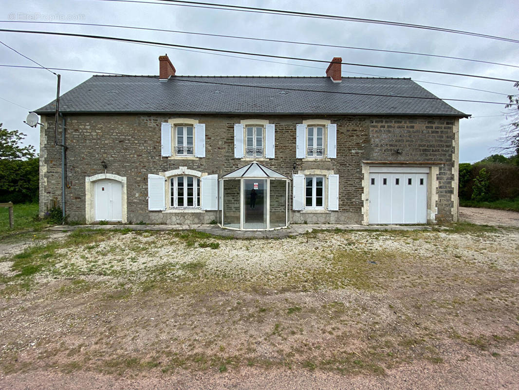 Maison à SAINT-MARTIN-DES-BESACES