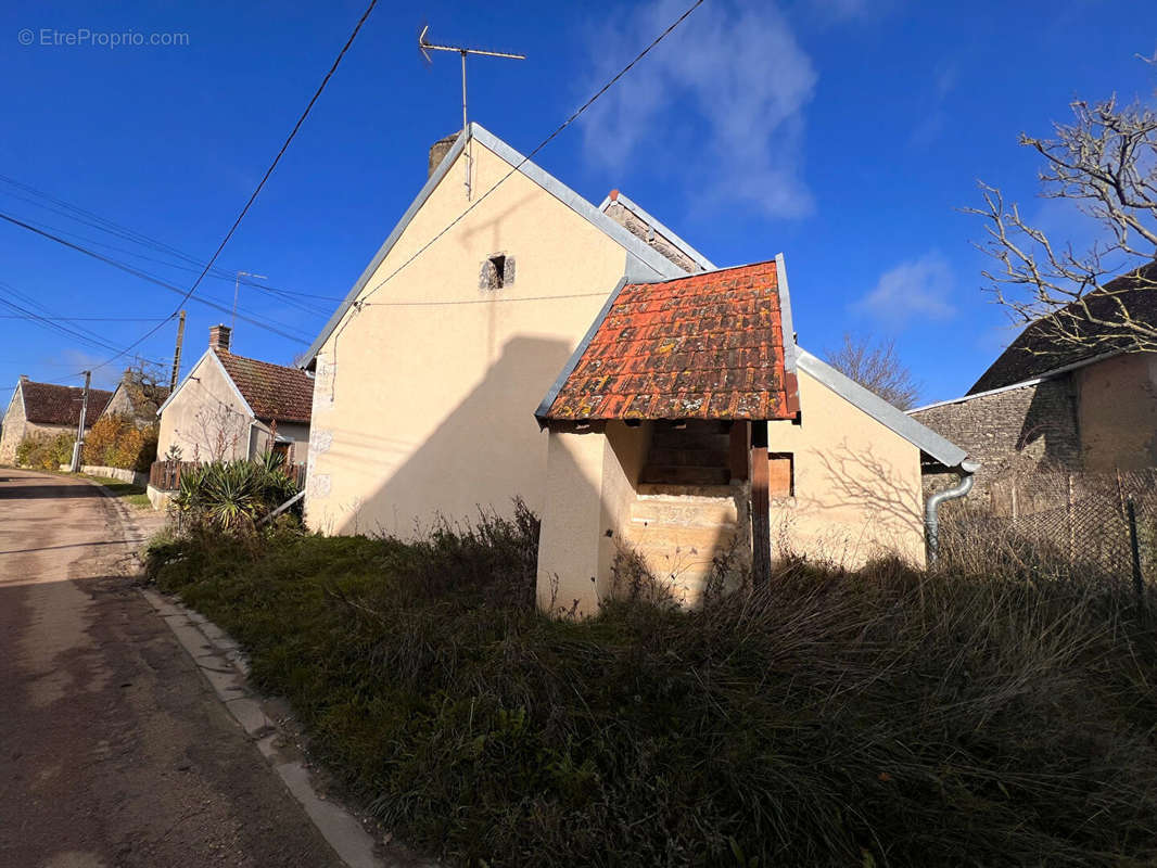 Maison à SAINT-AMAND-EN-PUISAYE