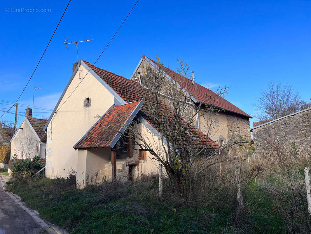 Maison à SAINT-AMAND-EN-PUISAYE