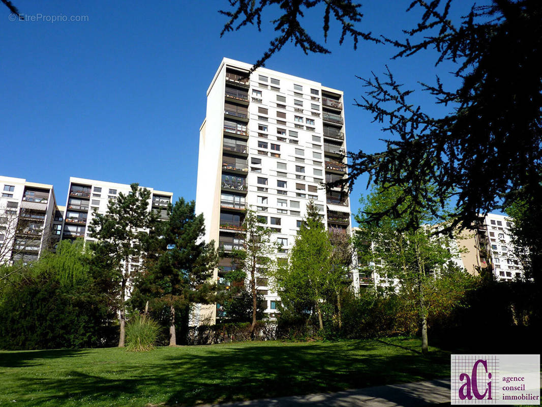 Appartement à L&#039;HAY-LES-ROSES