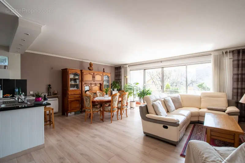 Appartement à LES PAVILLONS-SOUS-BOIS