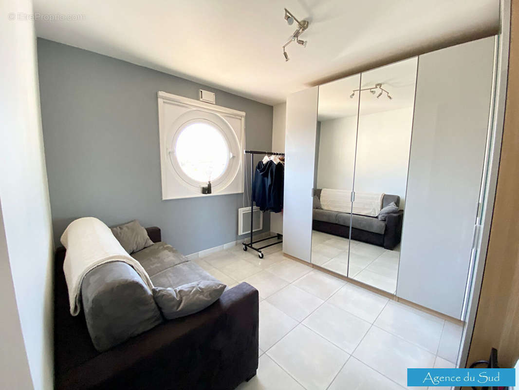 Appartement à MARSEILLE-4E