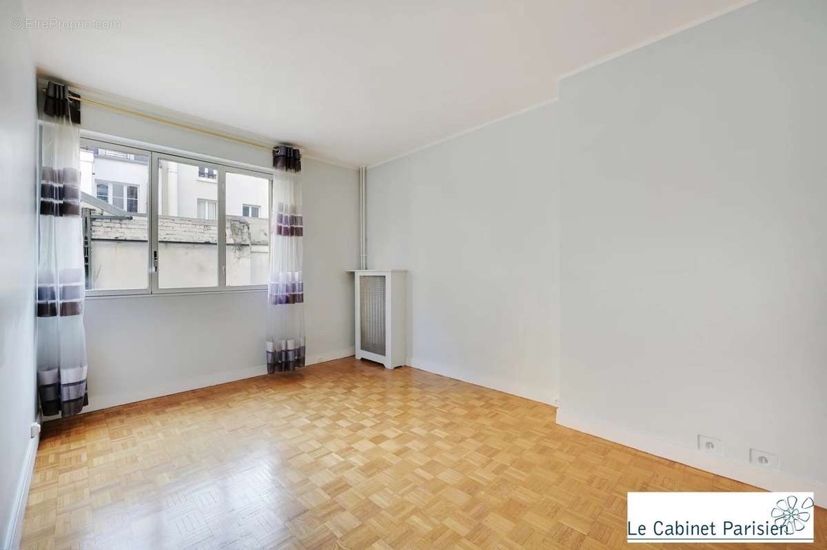 Appartement à PARIS-7E