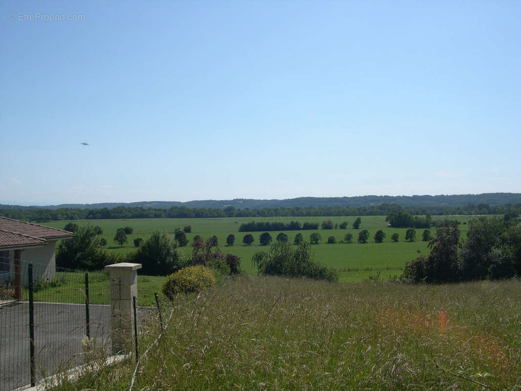 Terrain à TIESTE-URAGNOUX