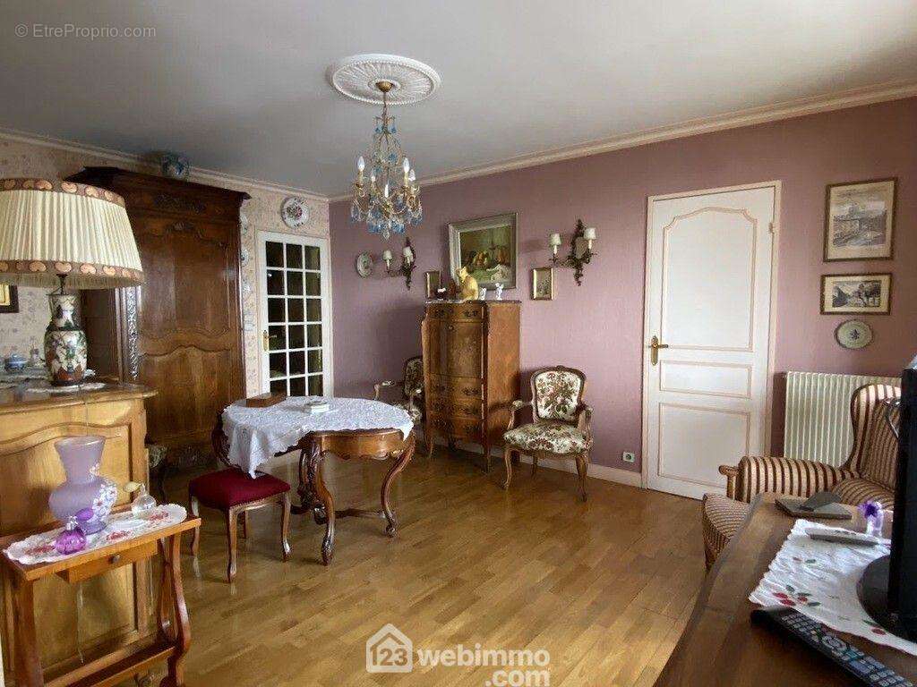 ...le salon... - Appartement à CHOLET