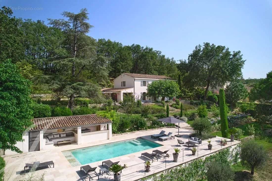 Maison à CHATEAUNEUF-GRASSE