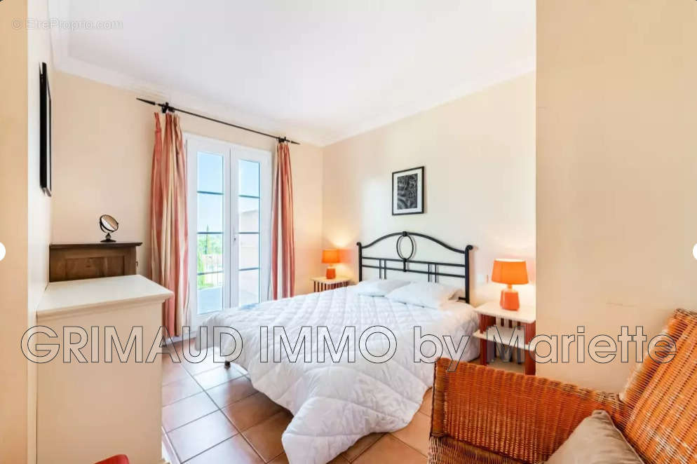 Appartement à GRIMAUD