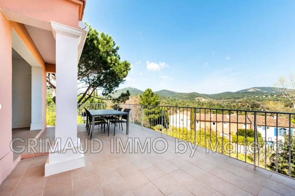 Appartement à GRIMAUD