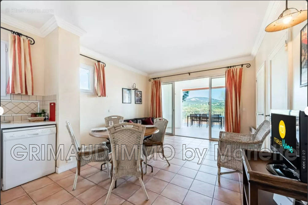 Appartement à GRIMAUD