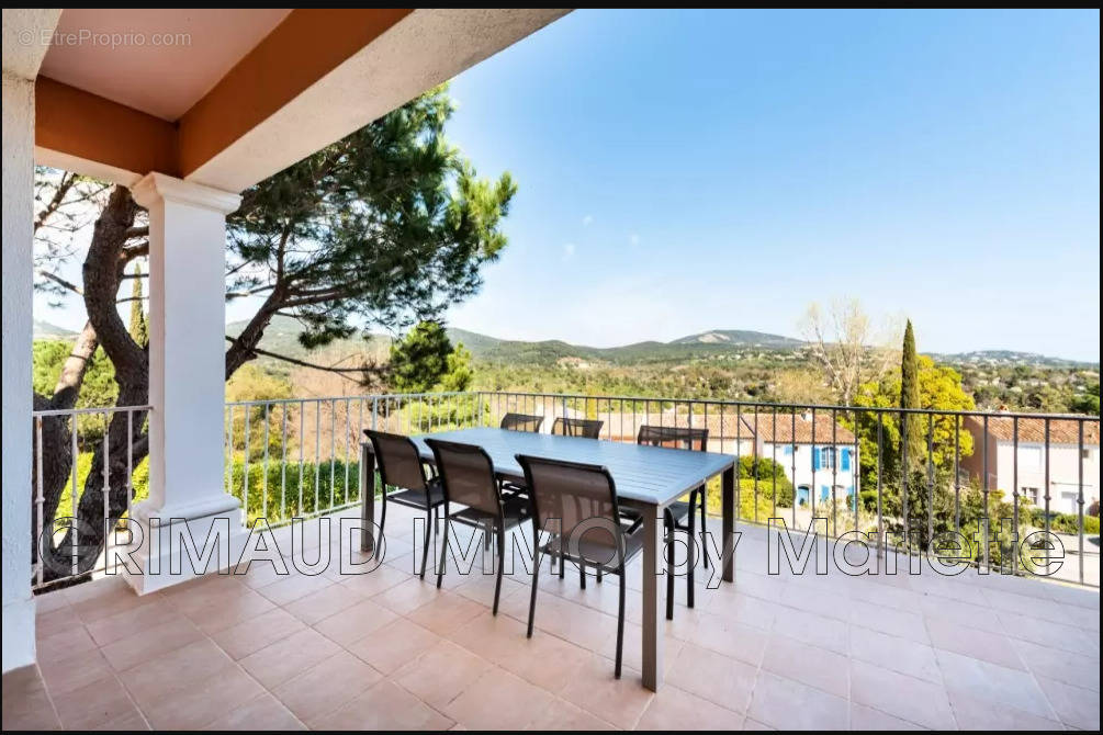 Appartement à GRIMAUD