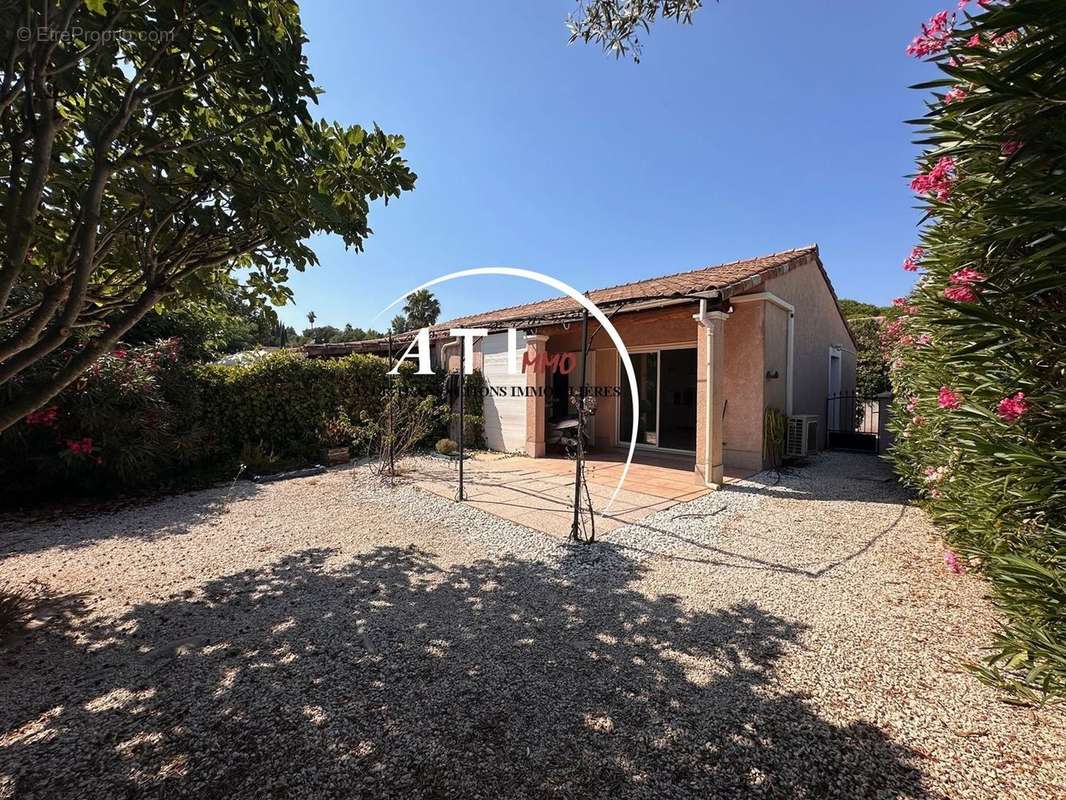 Maison à ROQUEBRUNE-SUR-ARGENS