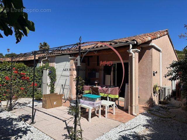 Maison à ROQUEBRUNE-SUR-ARGENS