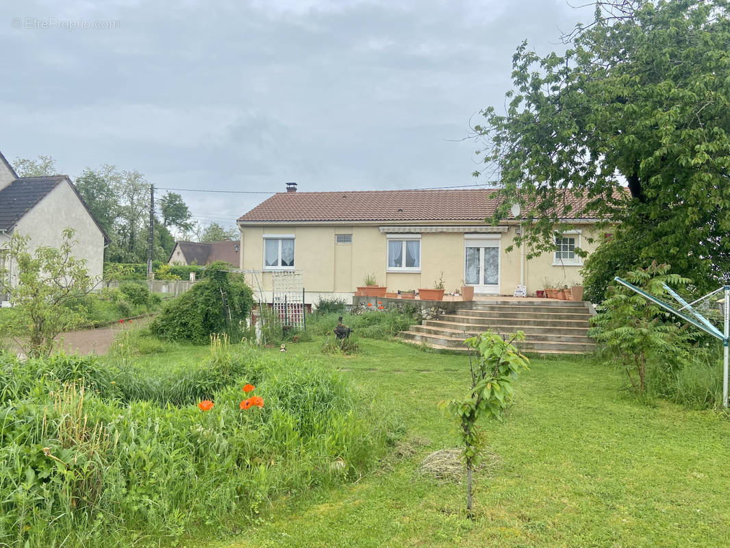 Maison à MEHUN-SUR-YEVRE