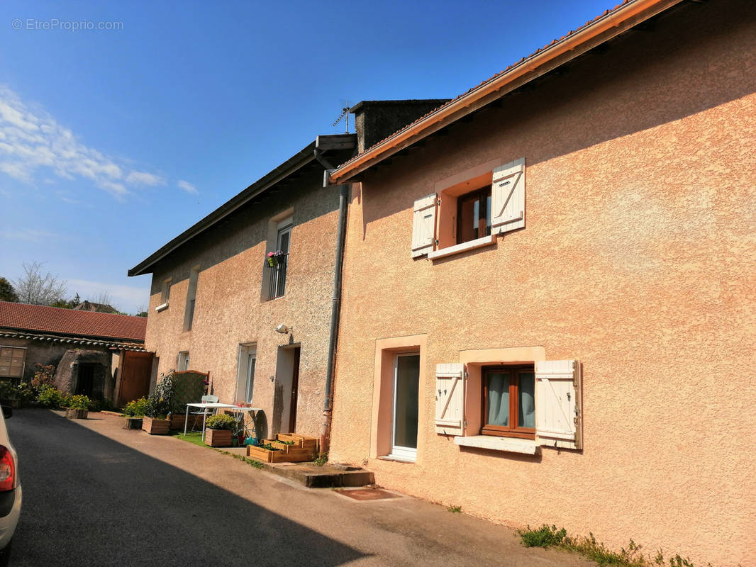 Appartement à SAINT-LAURENT-DE-MURE