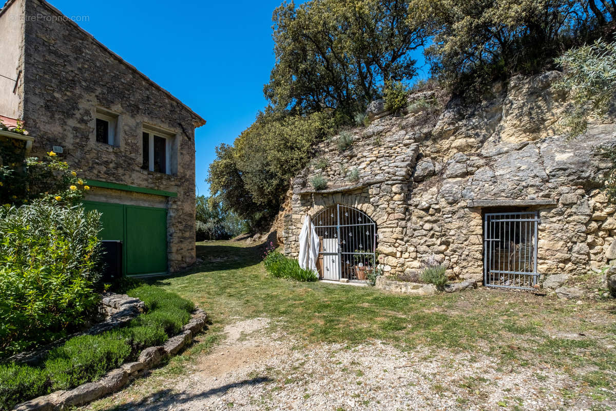 Maison à SAINT-PIERRE-DE-VASSOLS