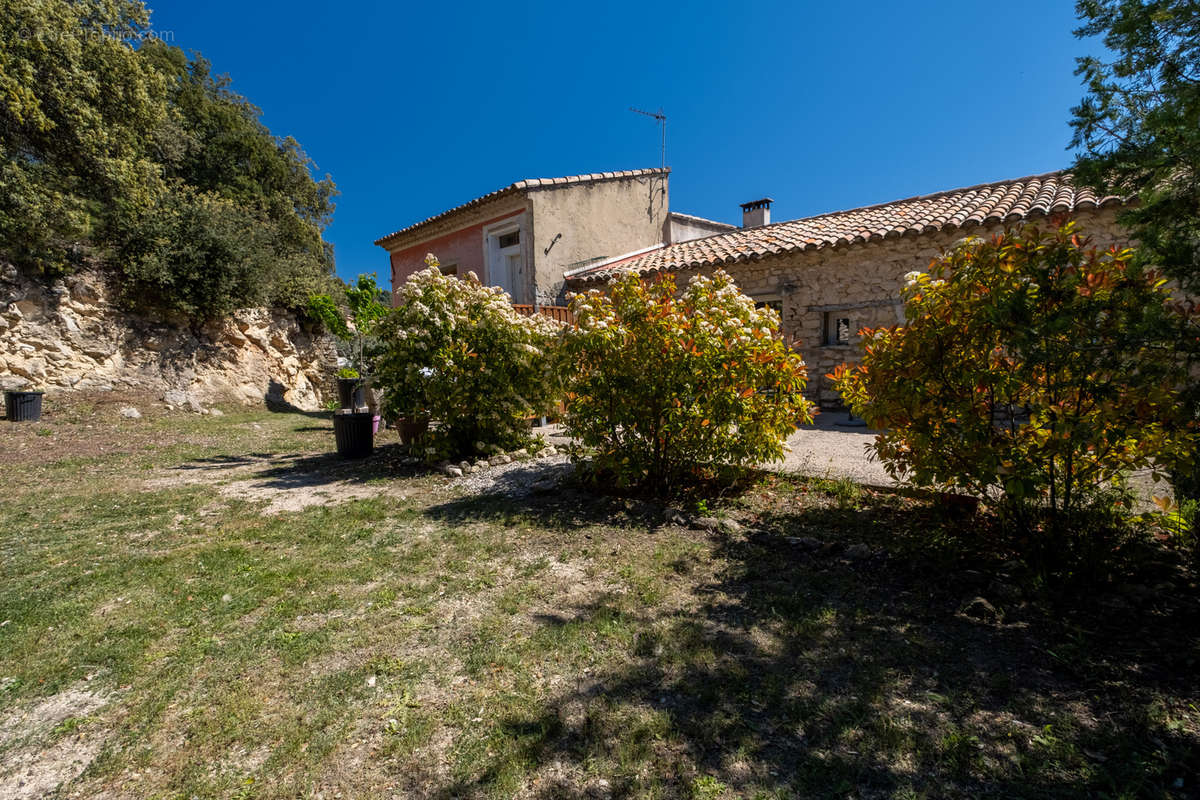 Maison à SAINT-PIERRE-DE-VASSOLS