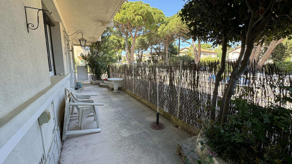 Appartement à SAINT-CYR-SUR-MER