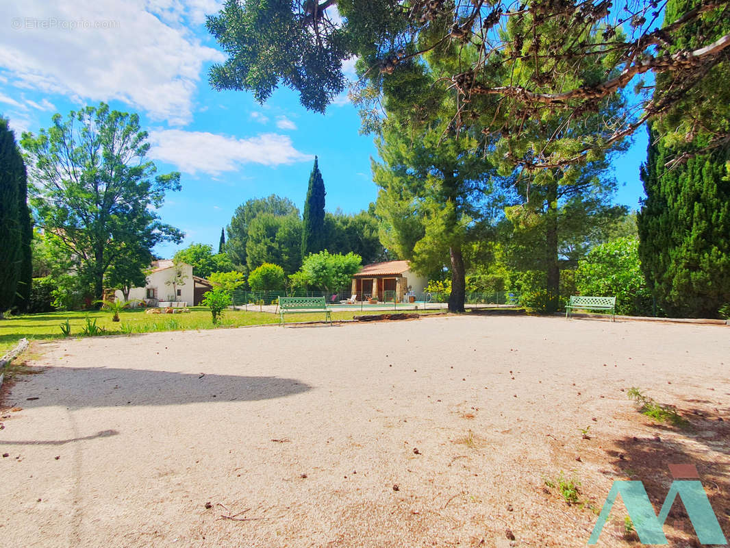 Maison à LE CASTELLET