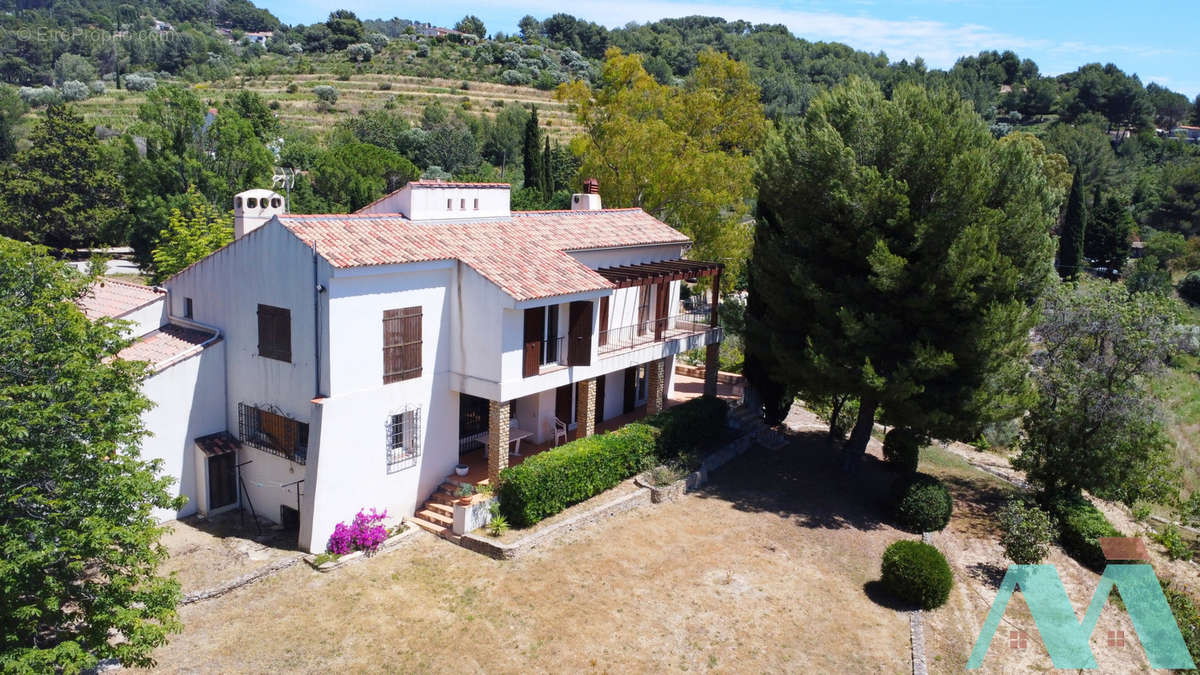 Maison à LE CASTELLET