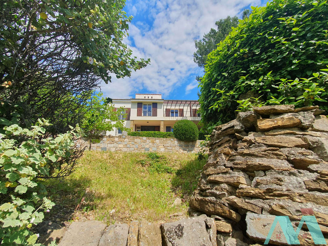 Maison à LE CASTELLET