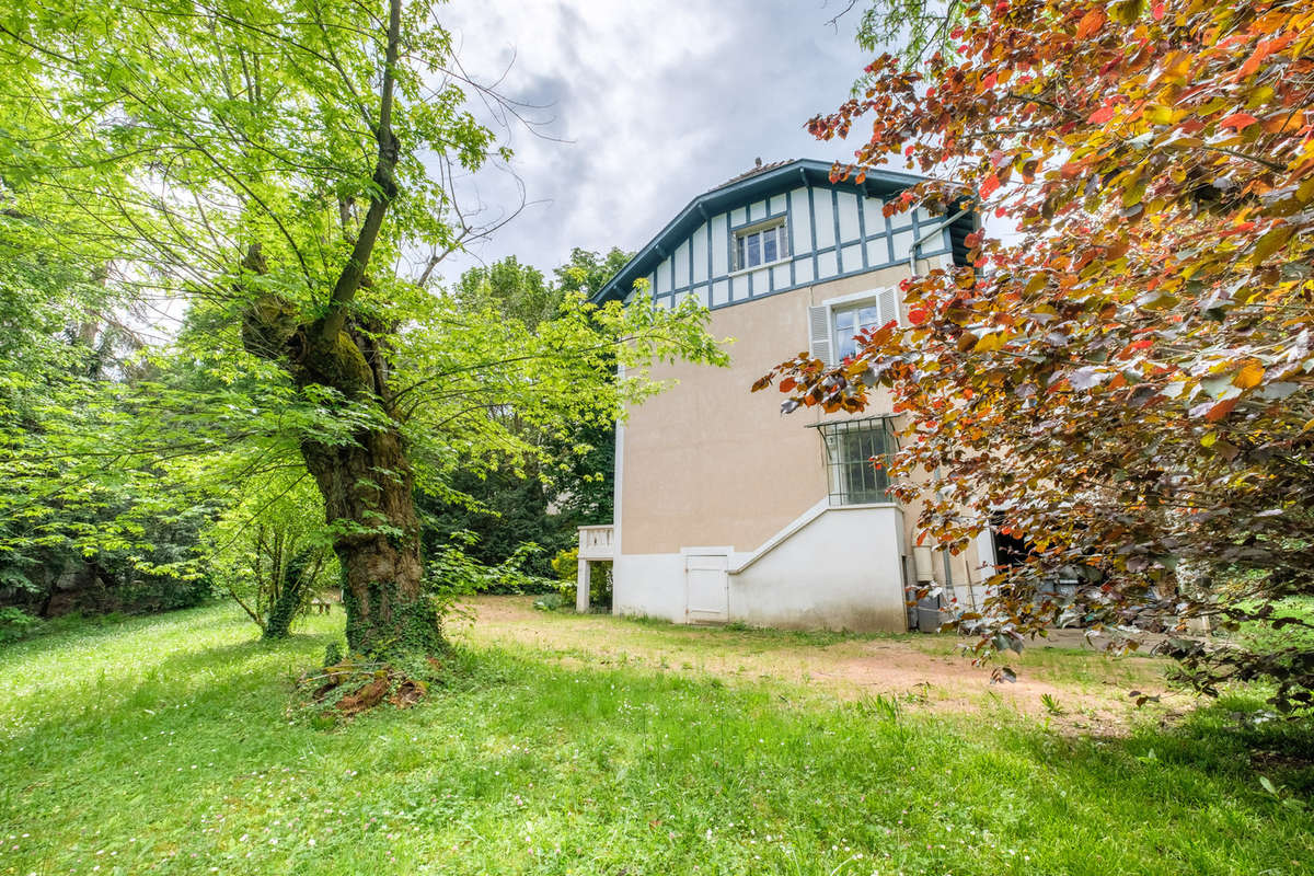 Maison à TASSIN-LA-DEMI-LUNE