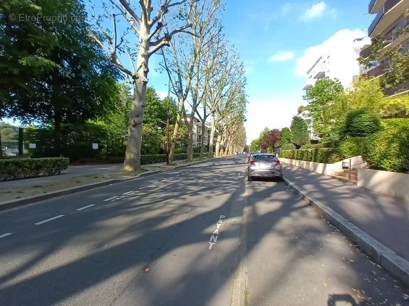 Parking à NEUILLY-SUR-SEINE