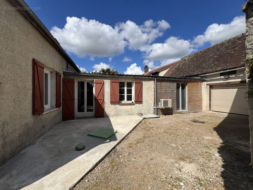 Maison à CHERISY