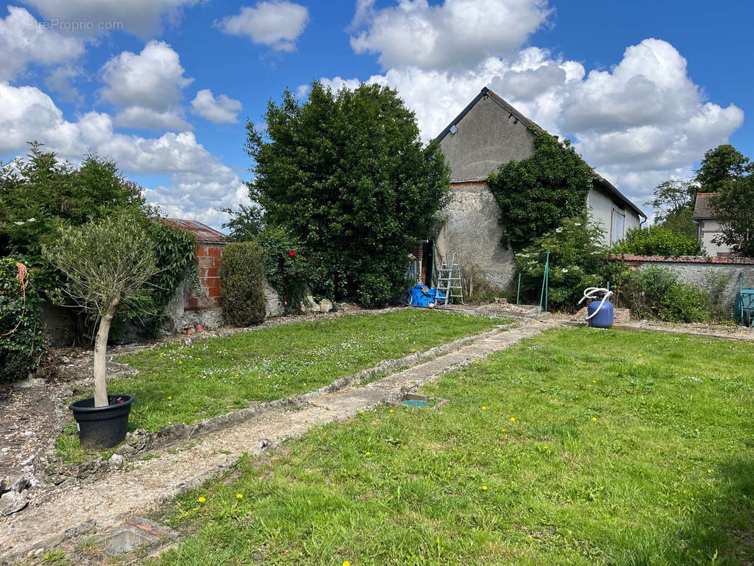 Maison à CHERISY