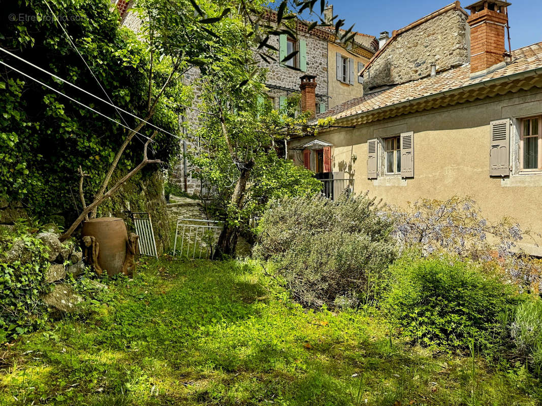 Maison à ANTRAIGUES-SUR-VOLANE