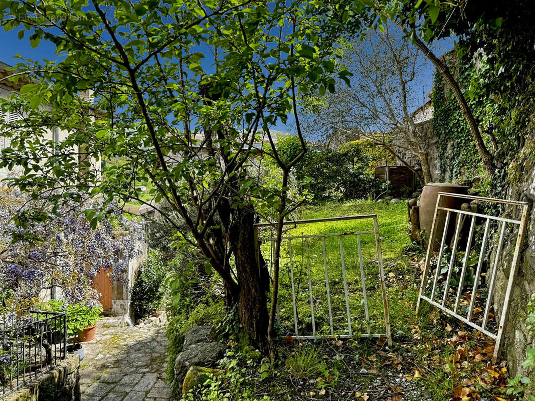 Maison à ANTRAIGUES-SUR-VOLANE