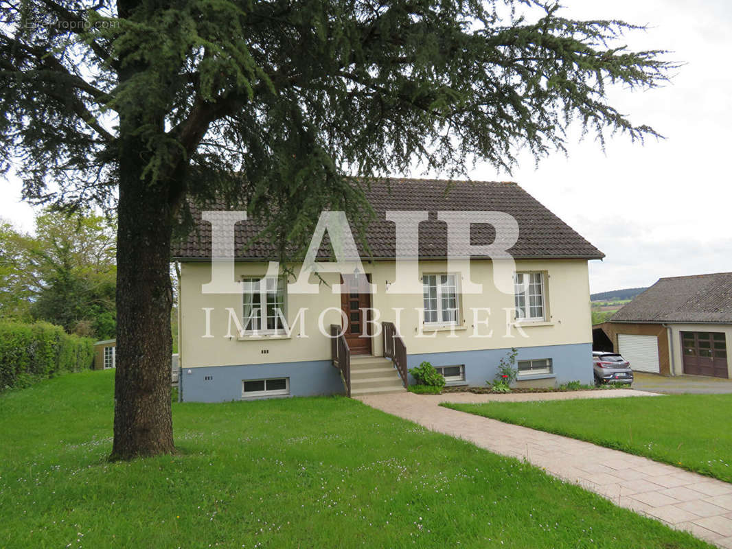 Maison à CARROUGES