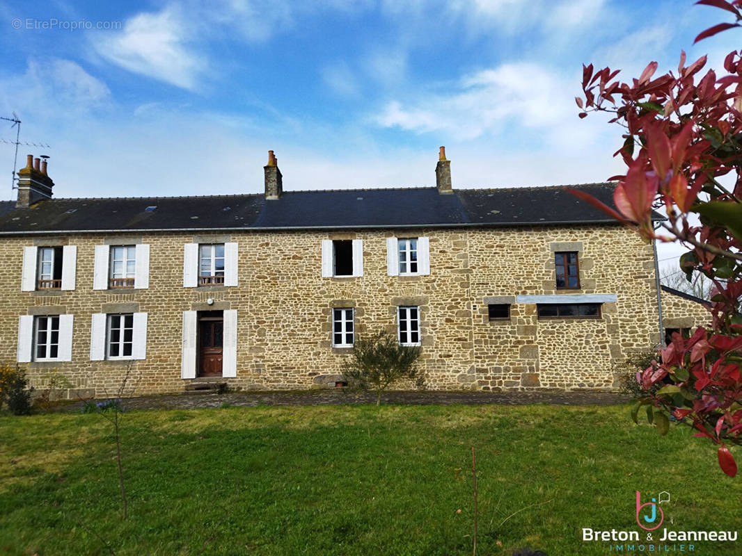 Maison à LASSAY-LES-CHATEAUX