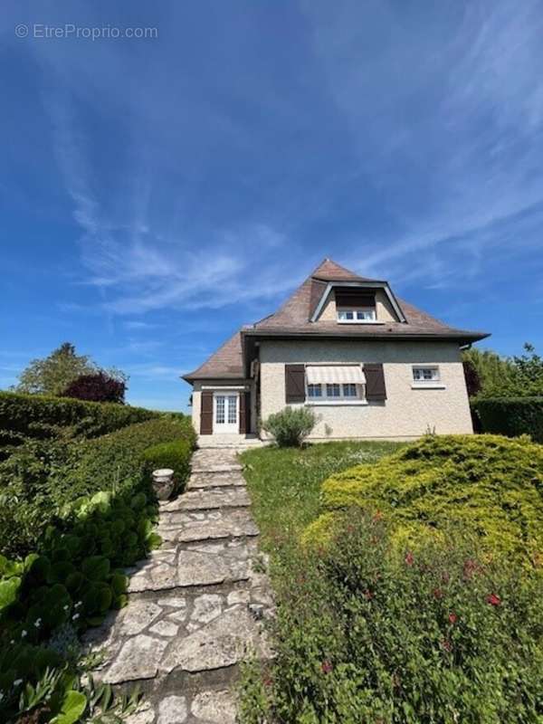 Maison à PONT-SUR-YONNE