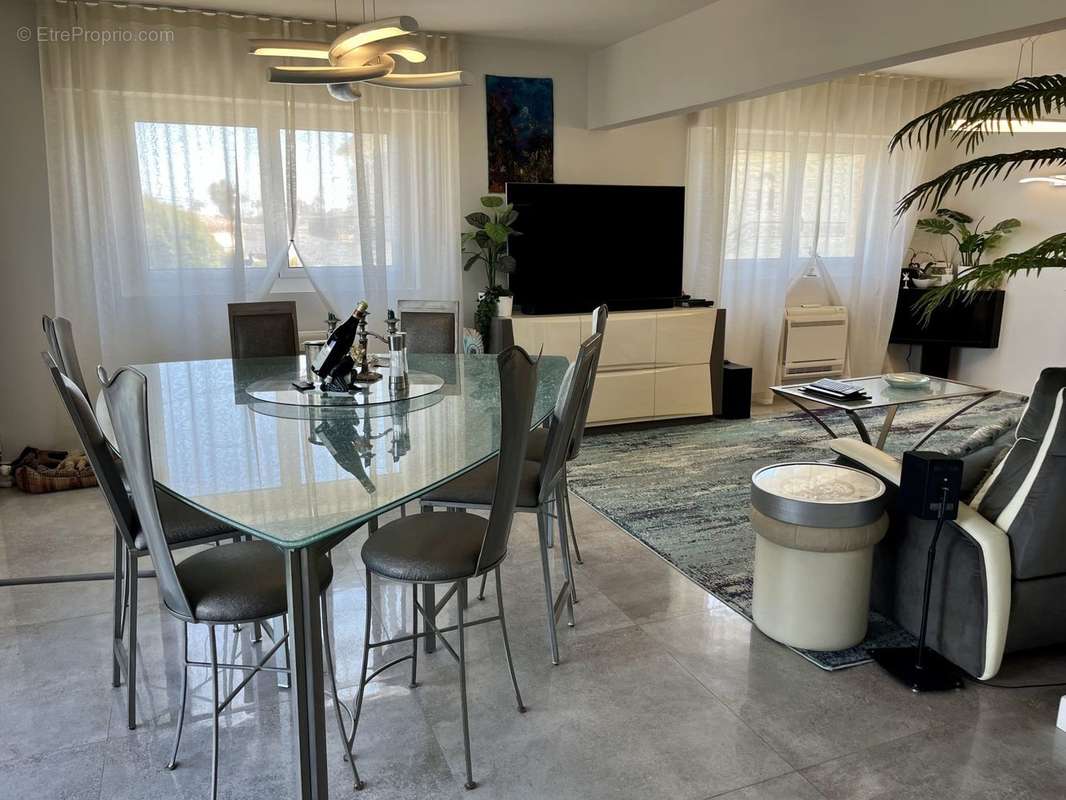 Appartement à VILLENEUVE-LOUBET