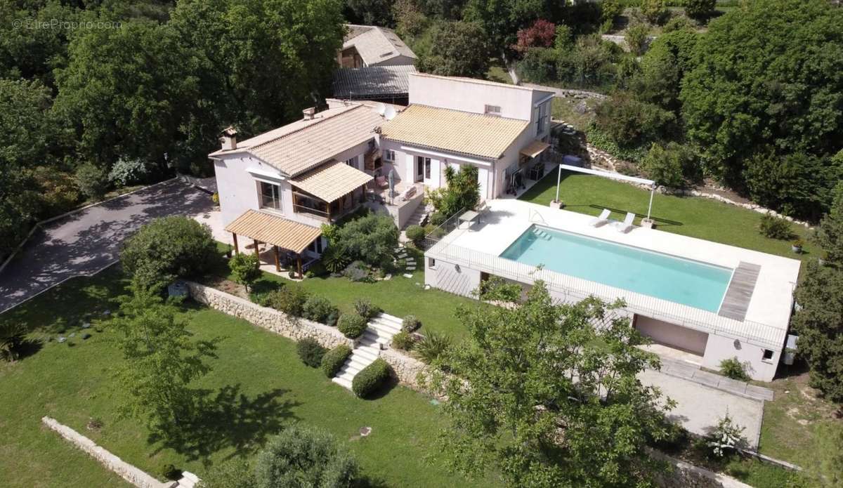 Maison à TOURRETTES-SUR-LOUP