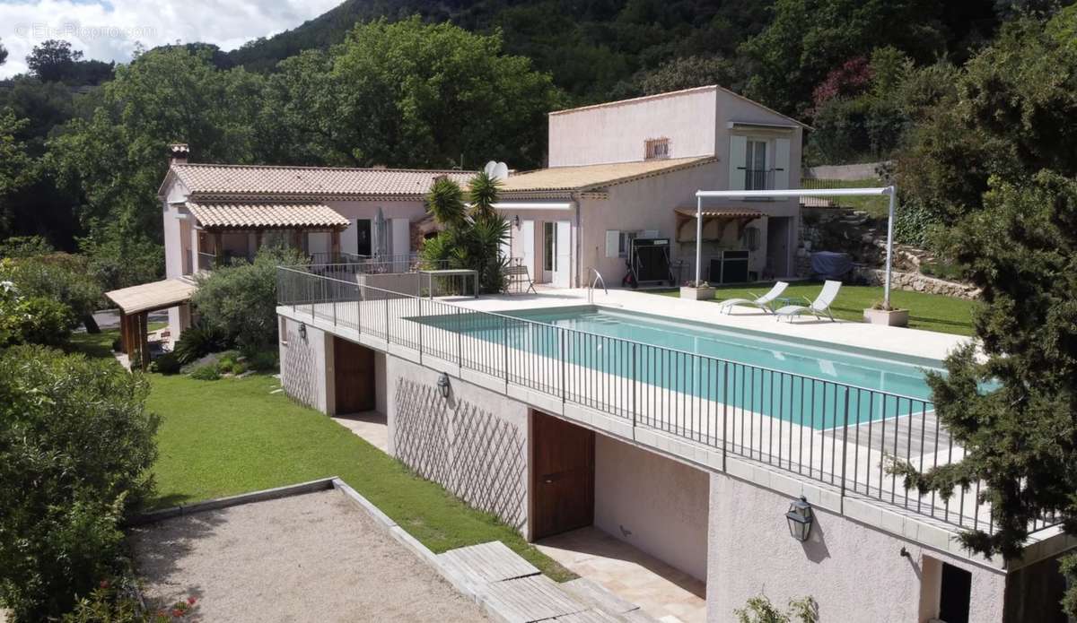 Maison à TOURRETTES-SUR-LOUP