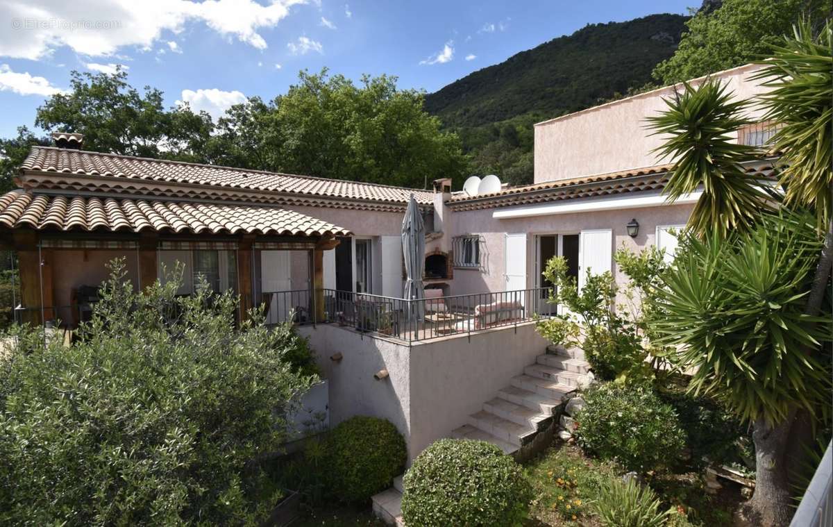 Maison à TOURRETTES-SUR-LOUP