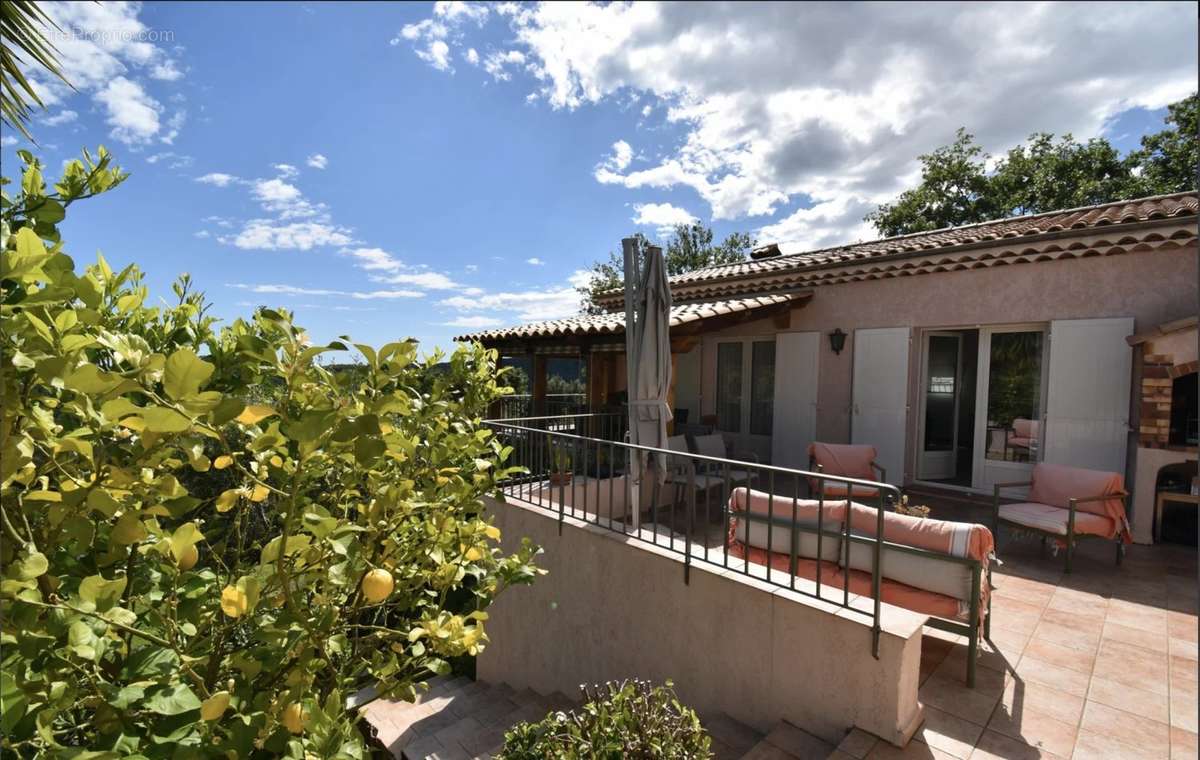 Maison à TOURRETTES-SUR-LOUP