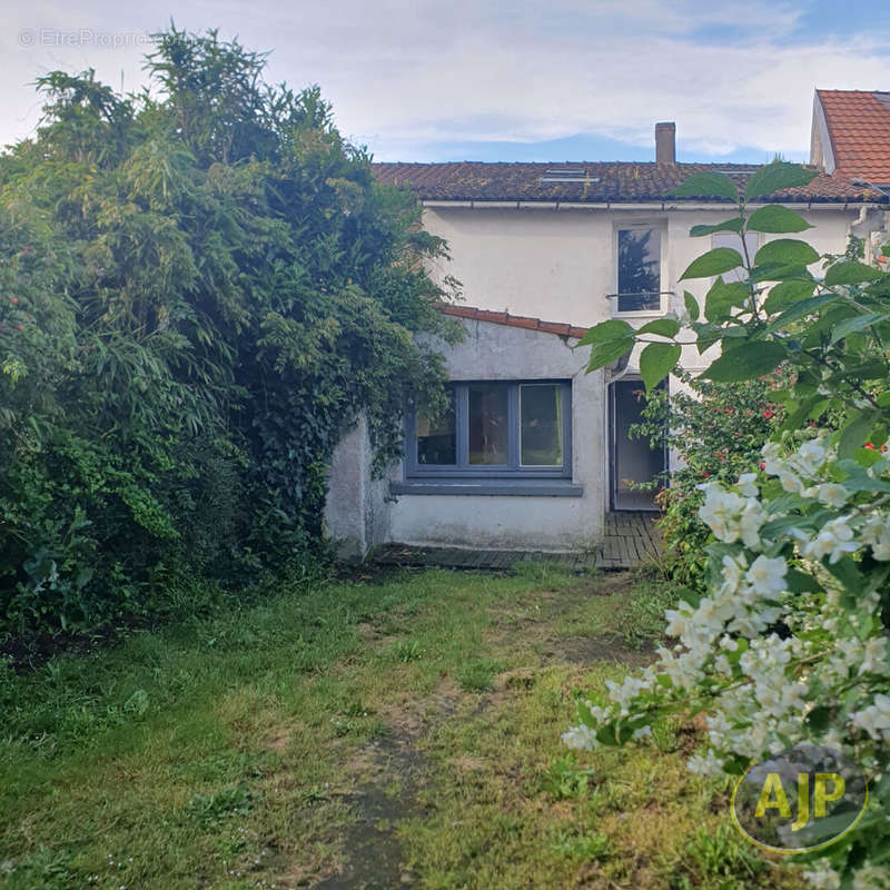 Maison à AIGREFEUILLE-SUR-MAINE