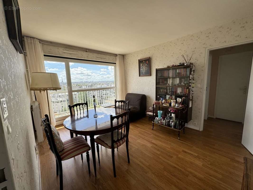 Appartement à COURBEVOIE