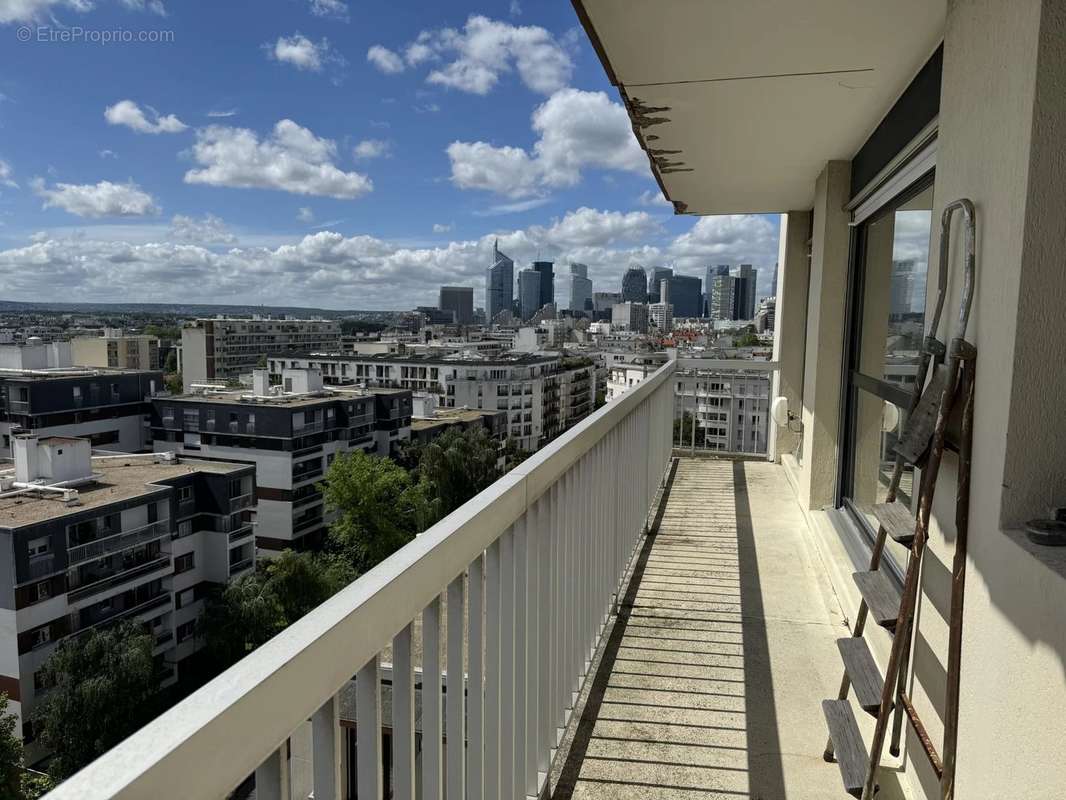 Appartement à COURBEVOIE