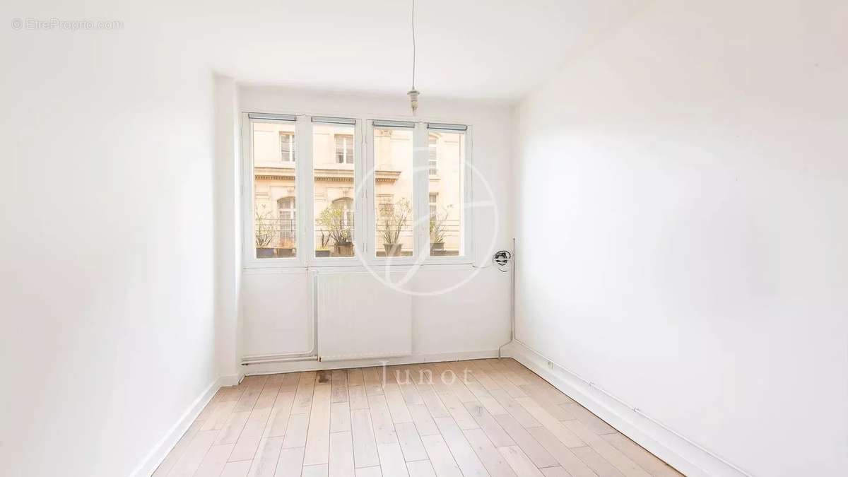 Appartement à PARIS-9E